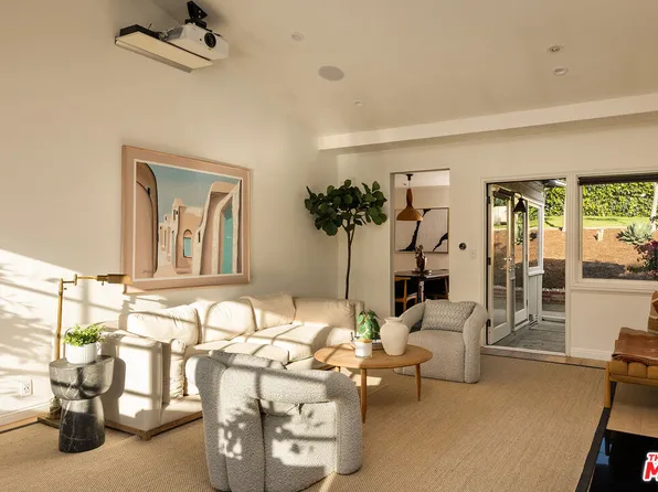 1954 Comstock Ave, Los Angeles, CA 90025