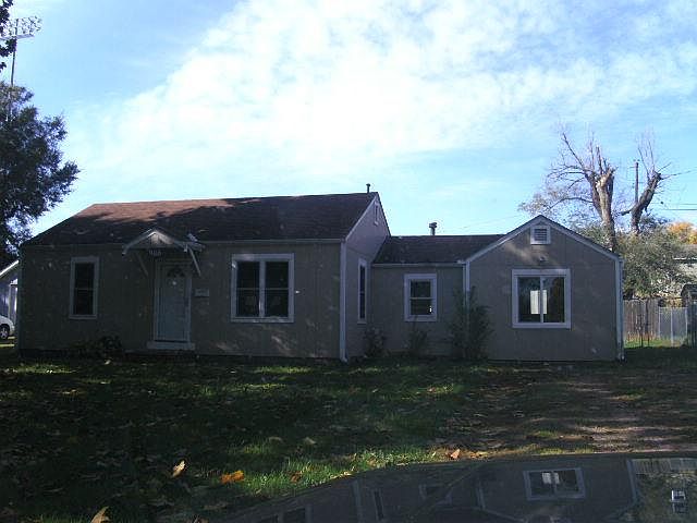 1st image of 906 S 51st St