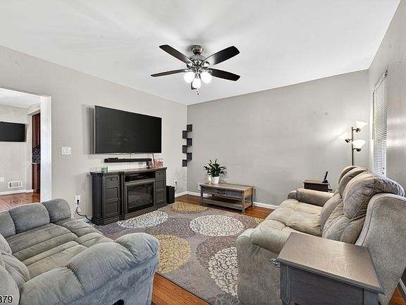 3rd image of 520 Prospect Pl