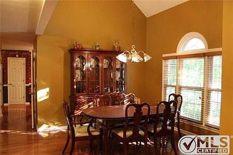 2nd image of 1328 Ambleside Dr