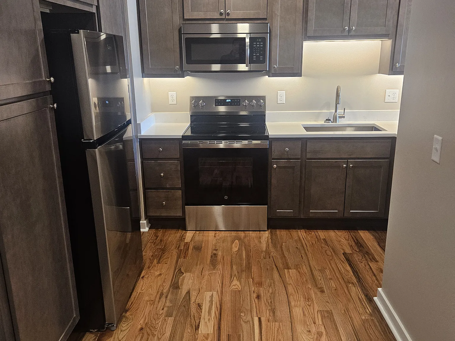 2 bed, 1000 sqft, $1,450 — Photo 1