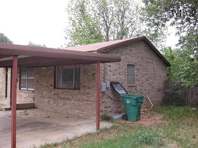 2nd image of 100 Carolyn Ln