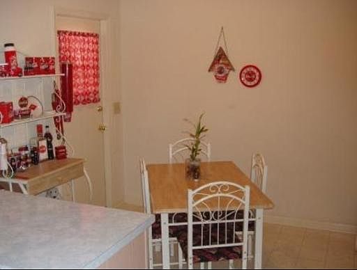 3rd image of 810 HOPTREE DR