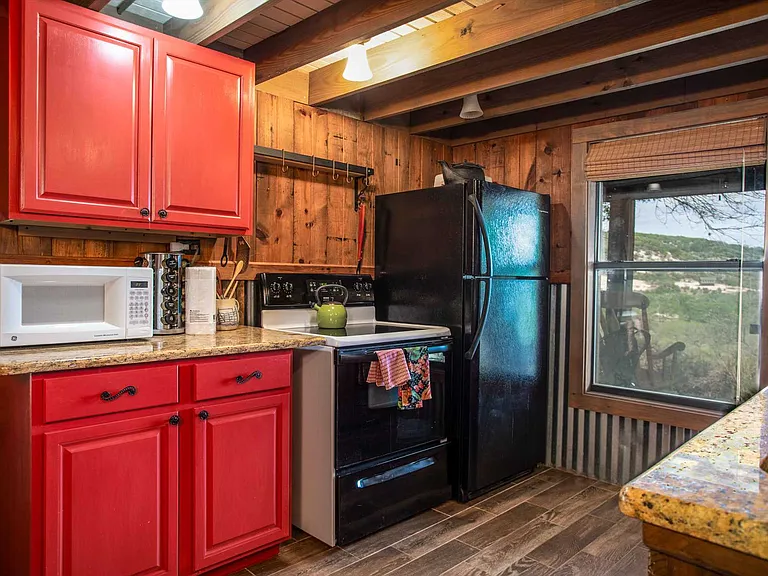 443 Moseley Ln — Photo 4