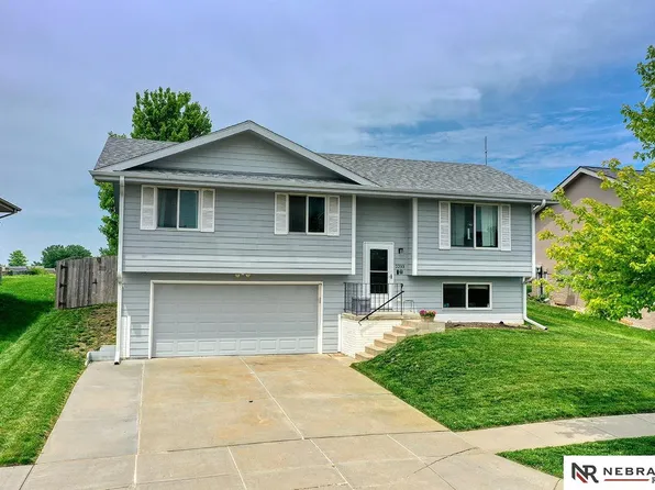 2233 NW 57th St, Lincoln, NE 68528