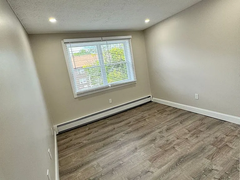 Pondsview Apartments — Photo 169