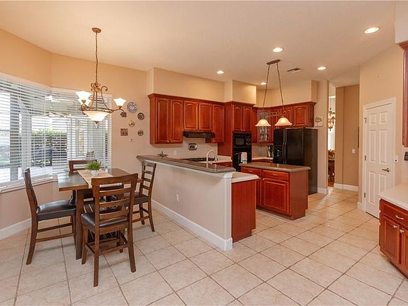 3rd image of 17440 Cobblestone Ln