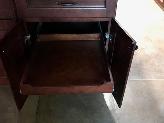 Cabinets w/ roll out shelves