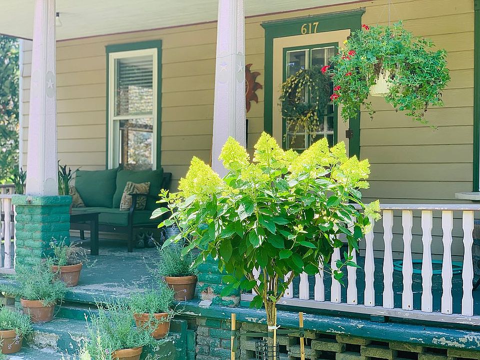 Welcome to 617 Ridgewood! 