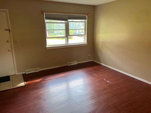 4th image of 1507 Meadowbrook Blvd