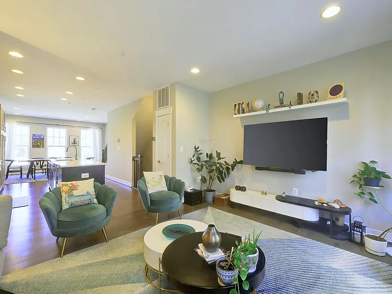 719 Parkside Pl NE — Photo 8