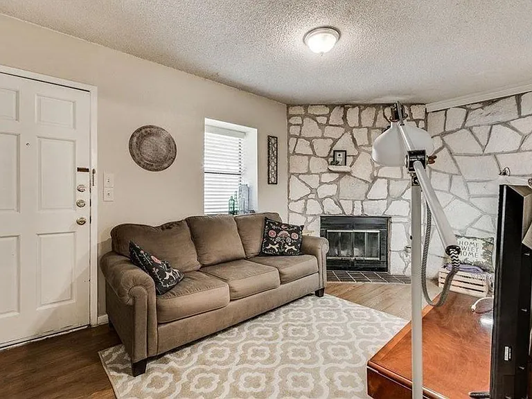404 Franklin Blvd #B — Photo 4