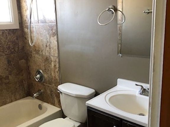 4th image of 11802 Belmont Ave