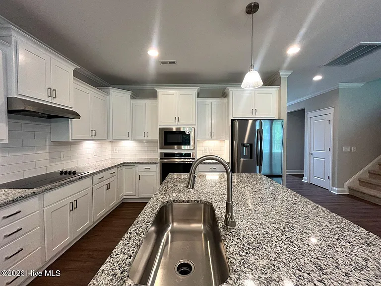 404 Endicott Ct — Photo 18