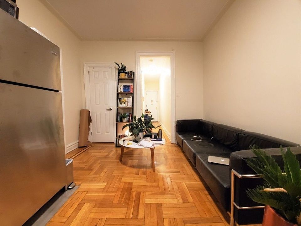 2nd image of 3242 33rd St APT E9