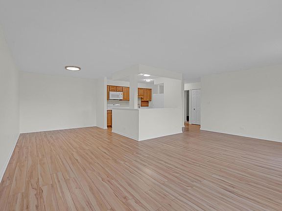 3rd image of 1415 E Central Rd Unit 305A