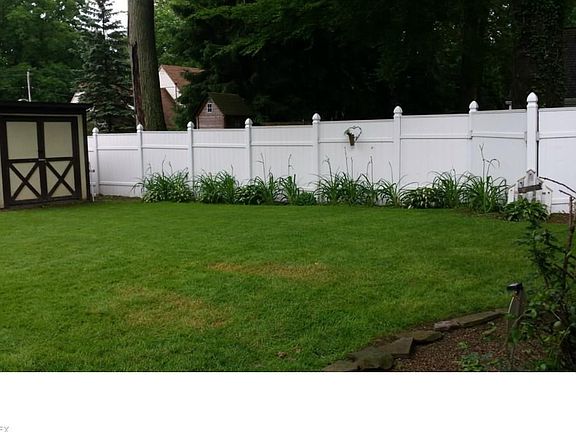 4th image of 596 Kenmore Ave SE