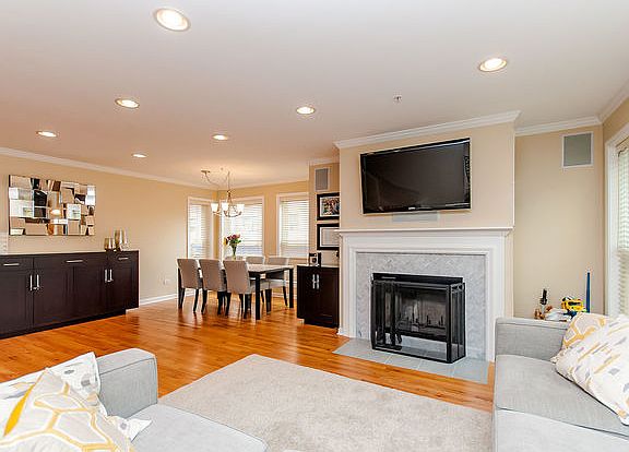 3rd image of 1525 N Clybourn Ave #E
