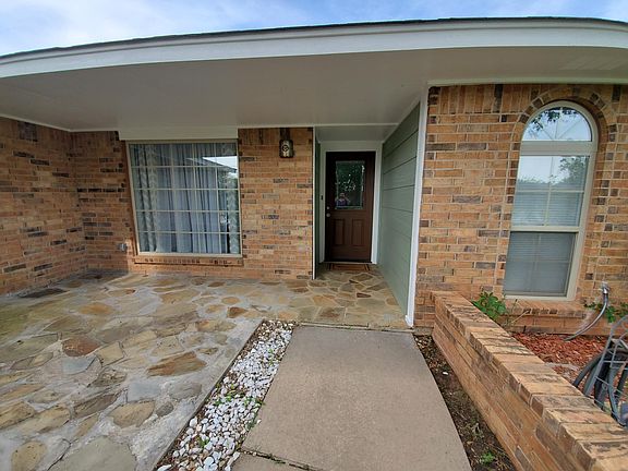2nd image of 4818 NE Winfield Cir