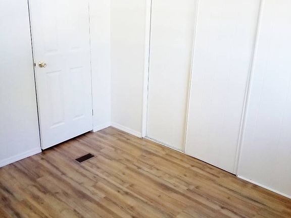 5th image of 1112 Fountainview S