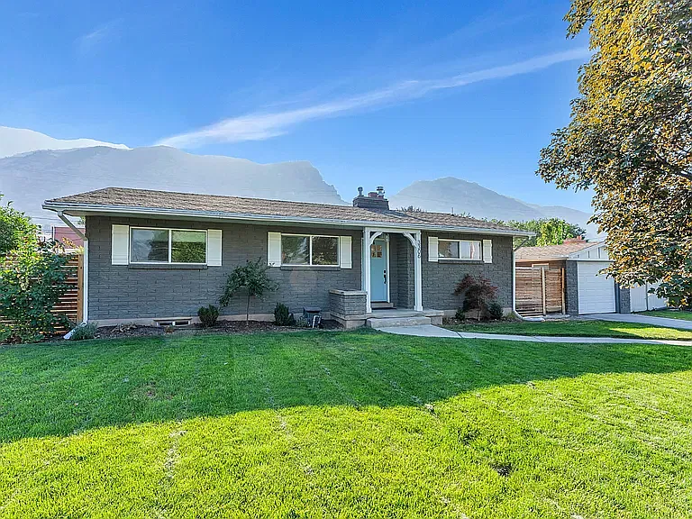 5 bed, 2072 sqft, $2,940 — Photo 1