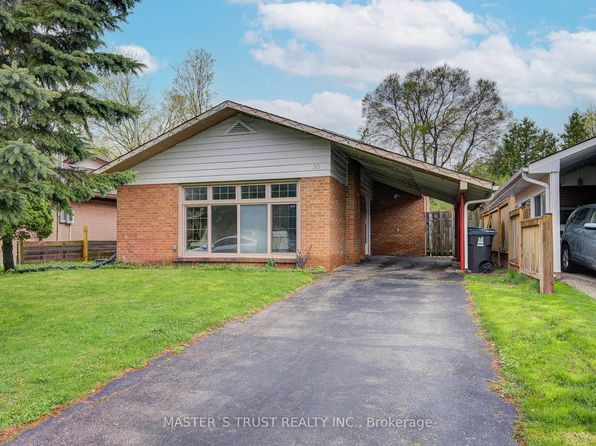 30 Deerfield Rd #E09, Toronto, ON M1K 4X1