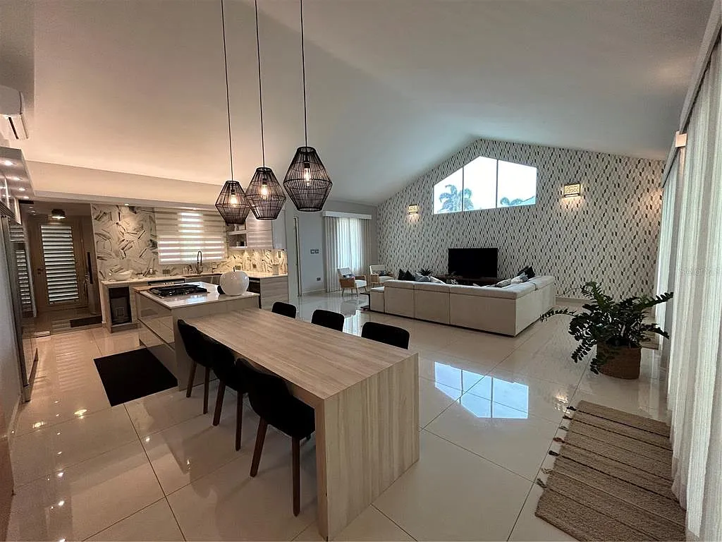 3 bed, 3.5 bath, 2450 sqft, $8,500 — Photo 4