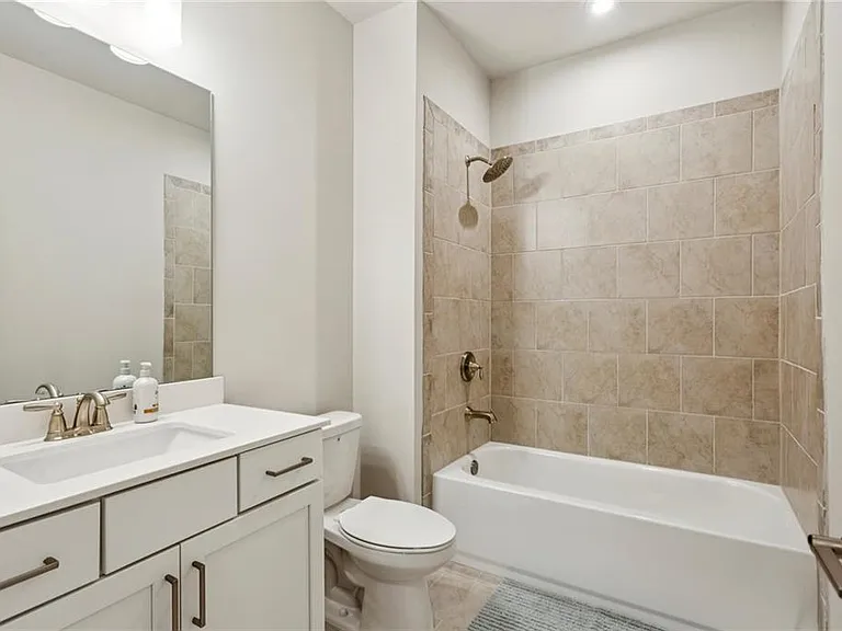 1368 Live Oak Ln — Photo 20