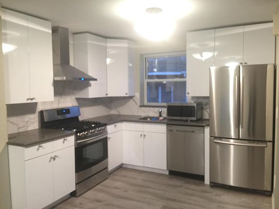 2nd image of 106 Bay 28 St #3