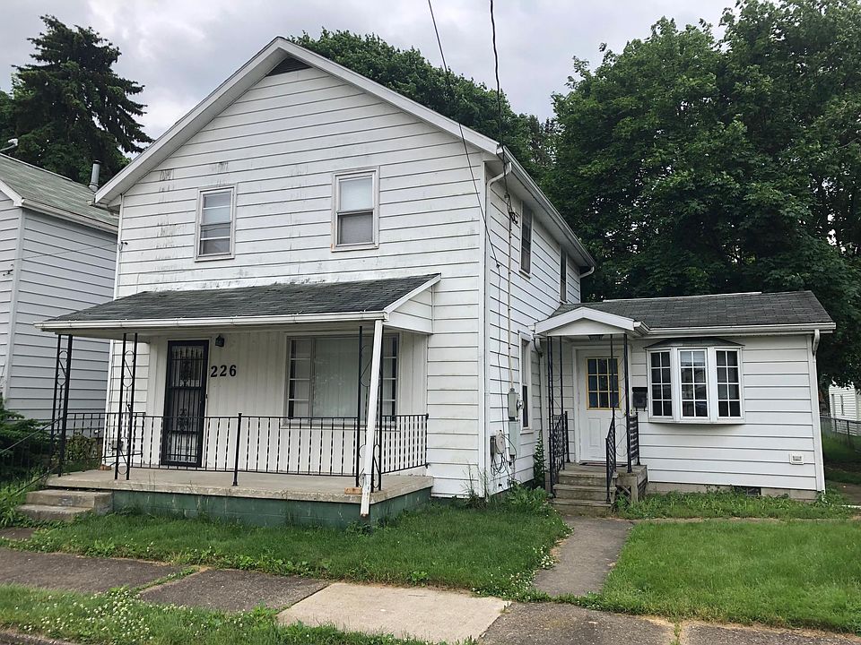 1st image of 226 E 6th St