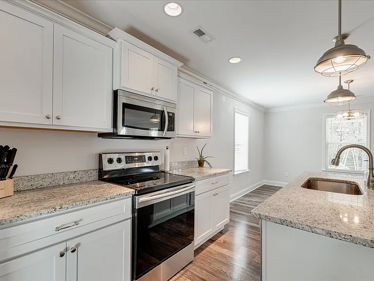 1109 Pond St SE — Photo 8