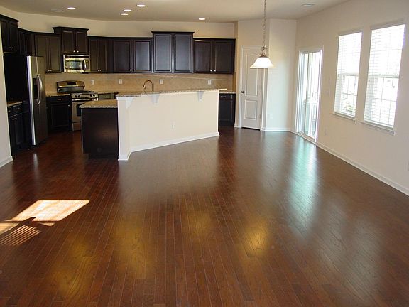 4th image of 1805 Deer Meadows Dr