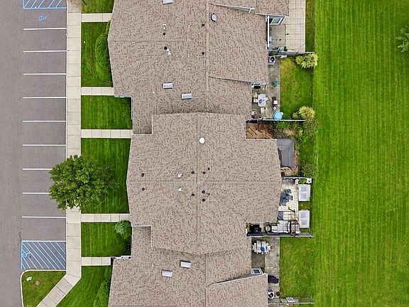 4th image of 843 Spring Lake Drive