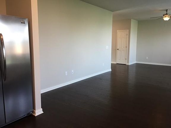 4th image of 274 Blackthorn Ln