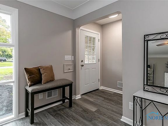 3rd image of 3203 Woodley Rd
