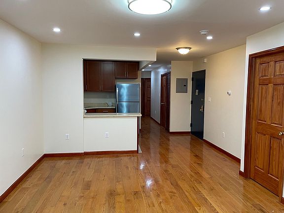 5th image of 107 Hastings St #3