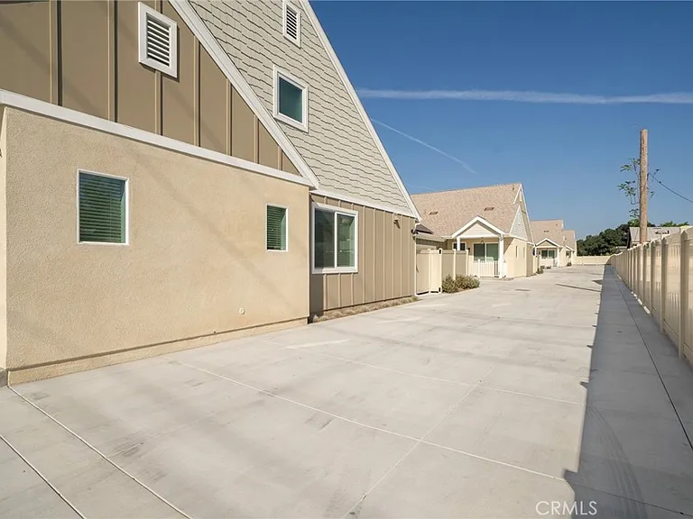 798 N Amelia Ave #A — Photo 30