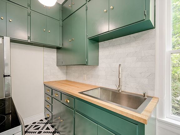 3rd image of 2810 Pearl St APT A