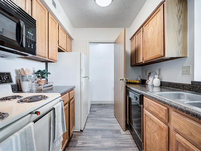 Hidden Lakes Apartment Homes — Photo 7