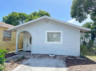 218 N D St, Lake Worth, FL 33460