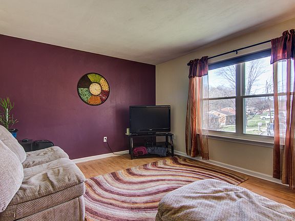 3rd image of 702 Brownwood Dr NW
