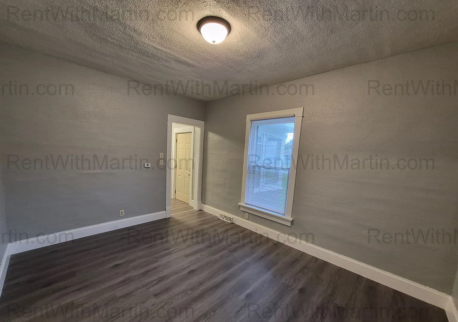 For Rent- 1404 W 2nd St *Newly Remodeled* Pets Ok* — Photo 4