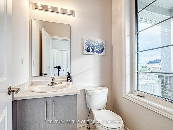 3rd image of 3 Ainslie Hill Cres