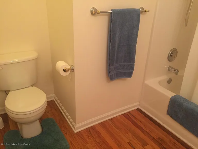 508 Lake Ter — Photo 11