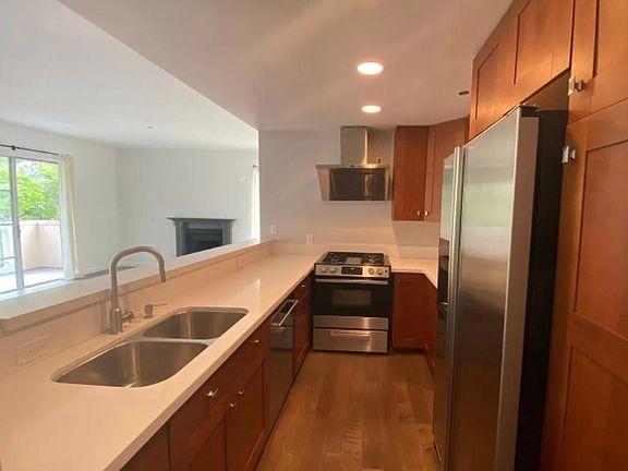 5th image of 1401 S Bentley Ave