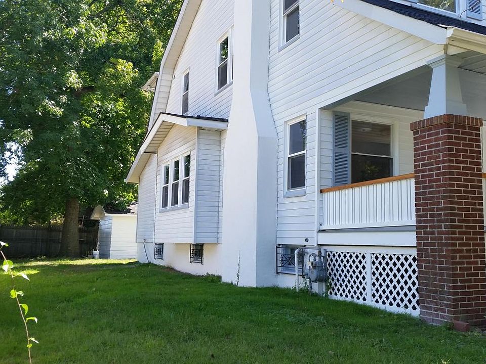 2nd image of 1108 Comstock St