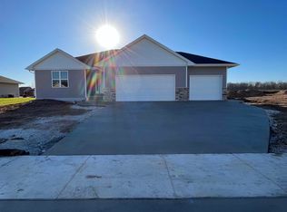 4567 Richard Ln, Green Bay, WI 54313