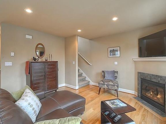 5th image of 7407 Woodlawn Ave NE