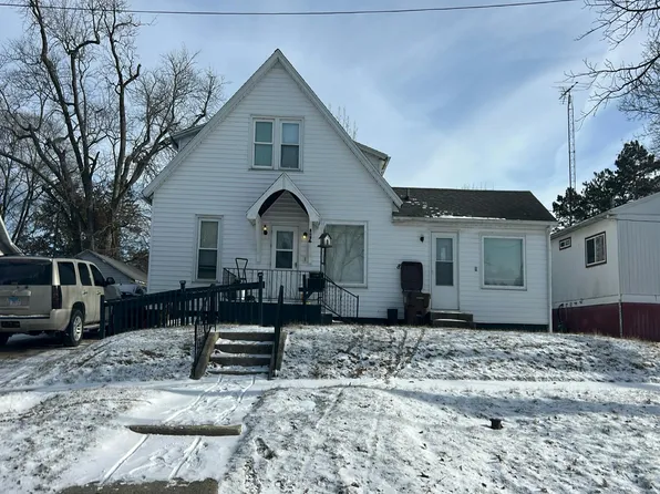 831 S 17th Ave, Freeport, IL 61032