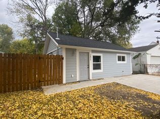 2806 Maple St, Des Moines, IA 50317